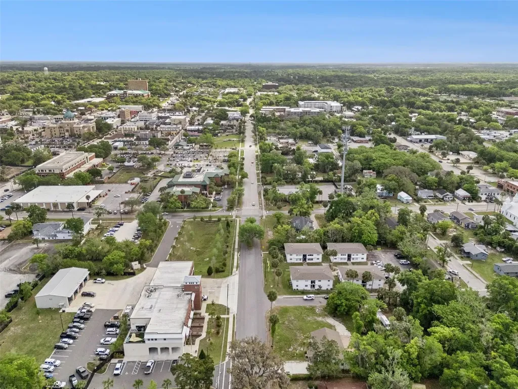 334 W Howry Avenue Deland FL 32720