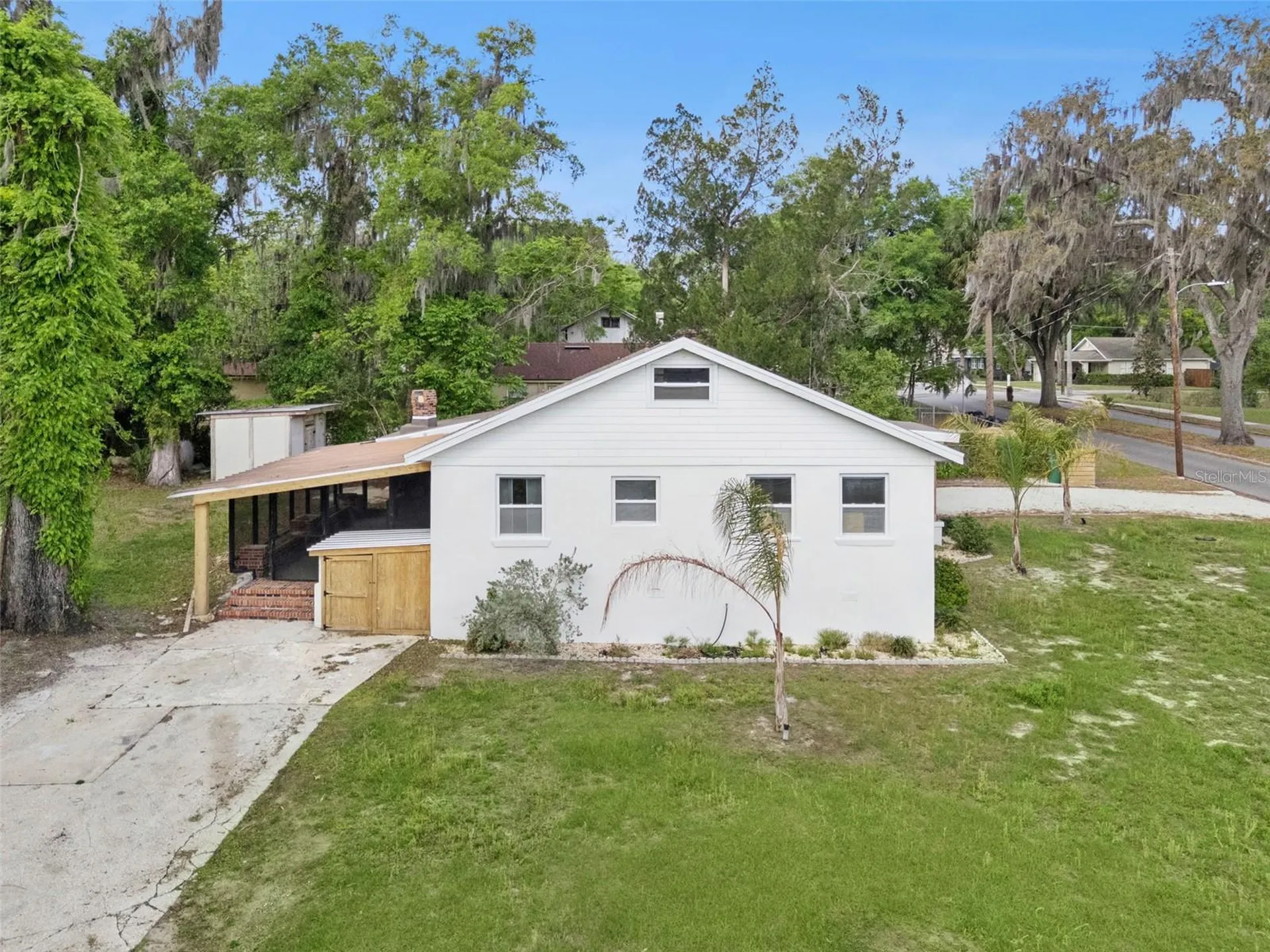 334 W Howry Avenue Deland FL 32720