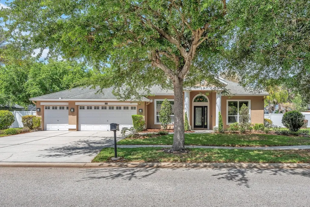 5613 Lark Meadow Place Lithia FL 33547