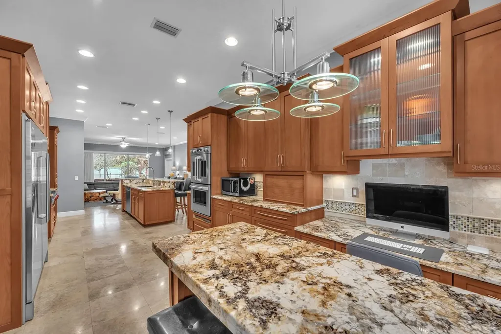 5613 Lark Meadow Place Lithia FL 33547