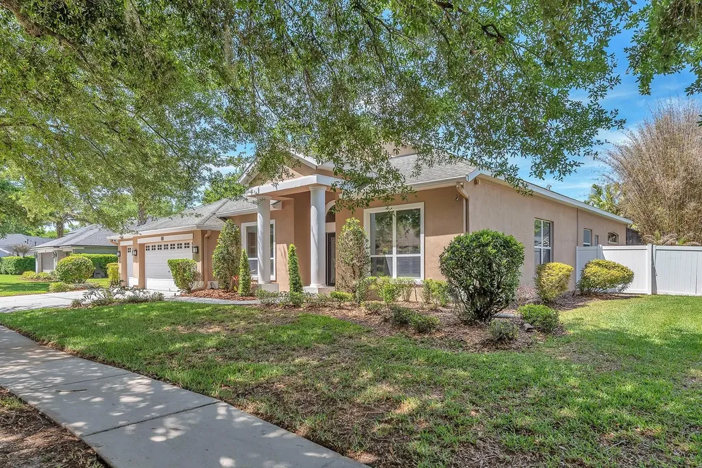 5613 Lark Meadow Place Lithia FL 33547