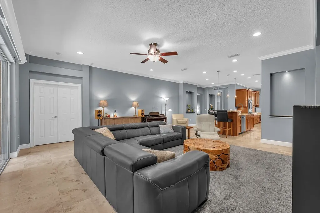 5613 Lark Meadow Place Lithia FL 33547