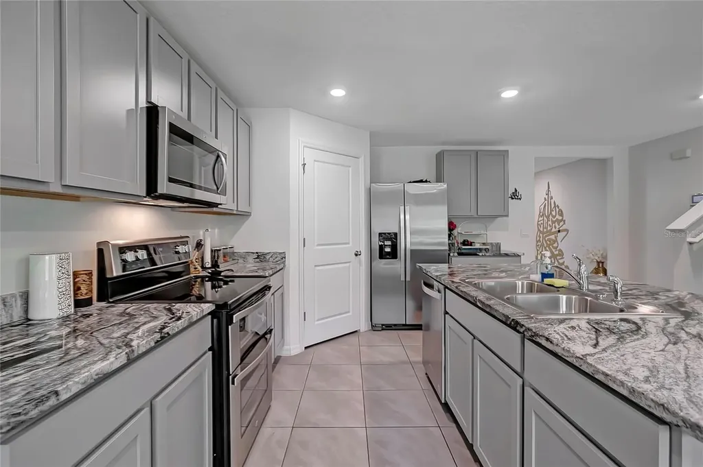 7737 Rosewood Garden Loop Tampa FL 33637