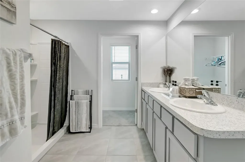 7737 Rosewood Garden Loop Tampa FL 33637