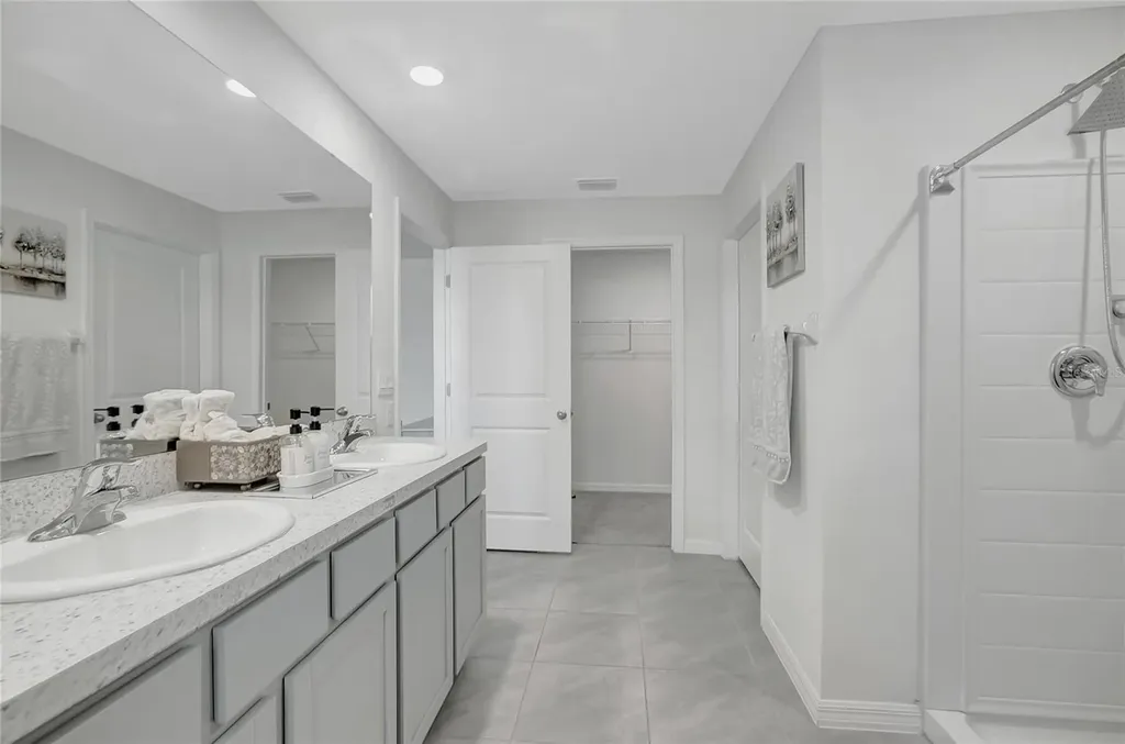 7737 Rosewood Garden Loop Tampa FL 33637