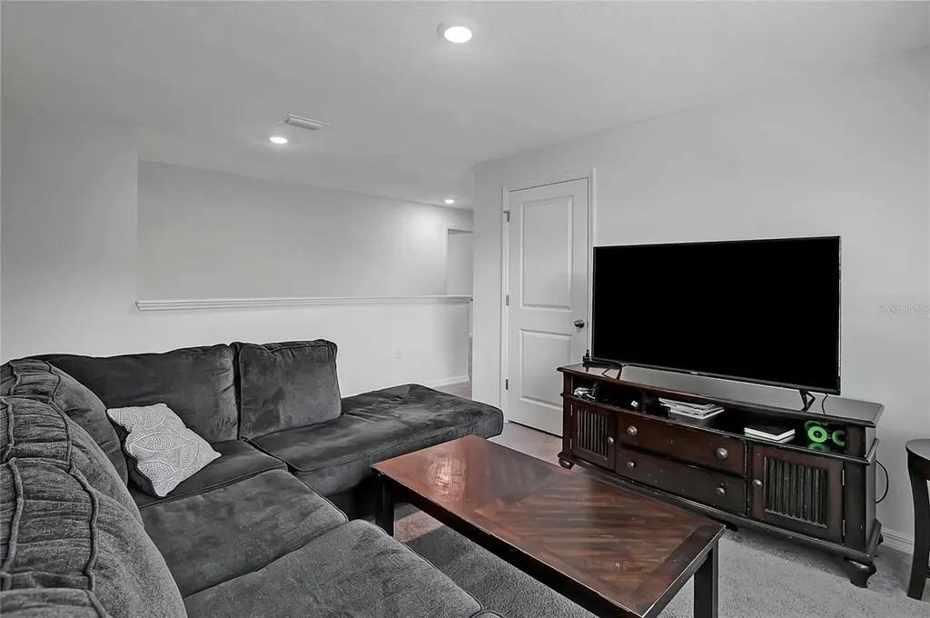 7737 Rosewood Garden Loop Tampa FL 33637