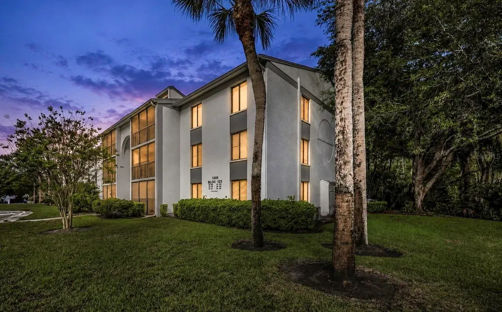 1308 Pine Ridge Circle E Tarpon Springs FL 34688