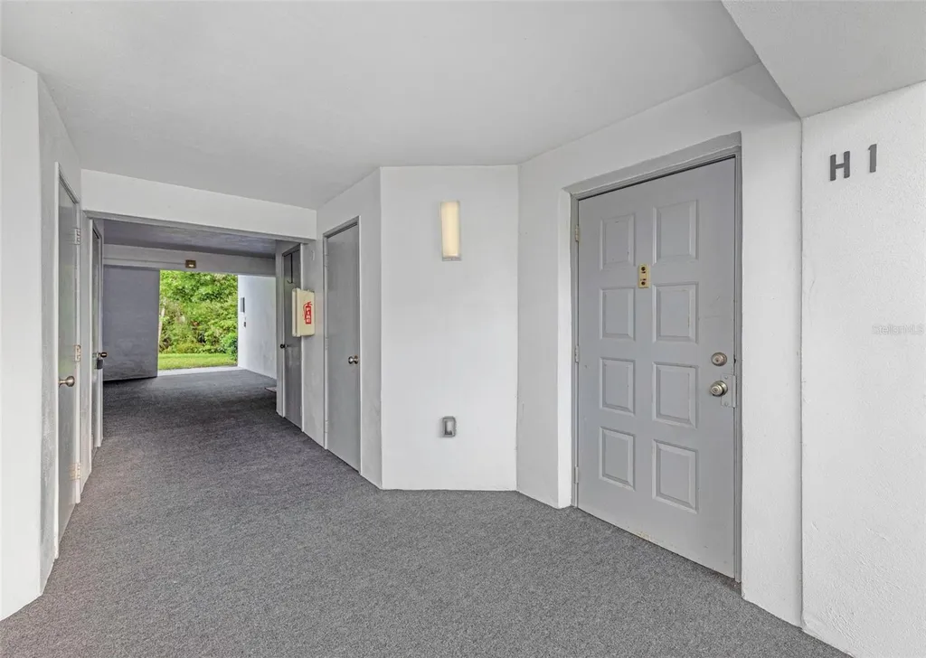 1308 Pine Ridge Circle E Tarpon Springs FL 34688