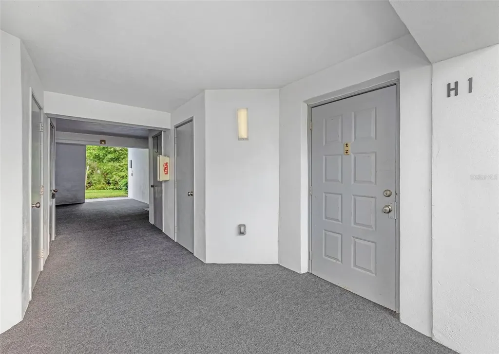 1308 Pine Ridge Circle E Tarpon Springs FL 34688