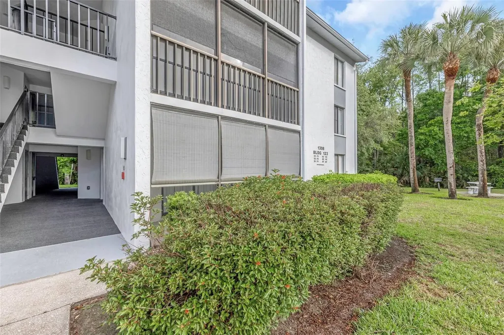 1308 Pine Ridge Circle E Tarpon Springs FL 34688