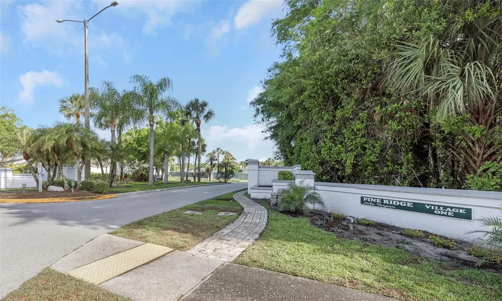 1308 Pine Ridge Circle E Tarpon Springs FL 34688