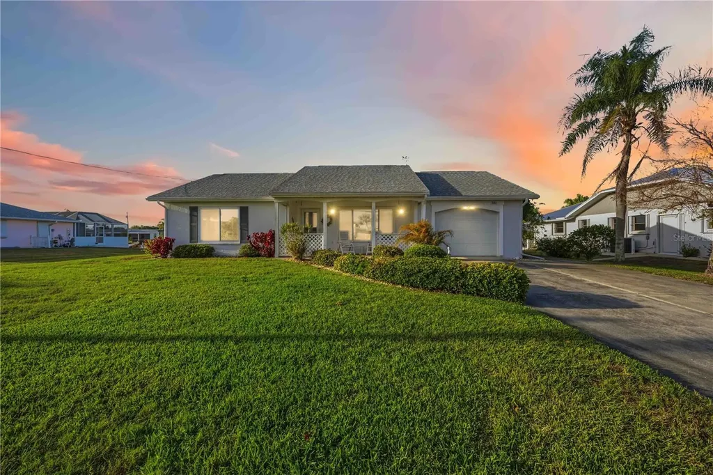 886 E 4th Street Englewood FL 34223