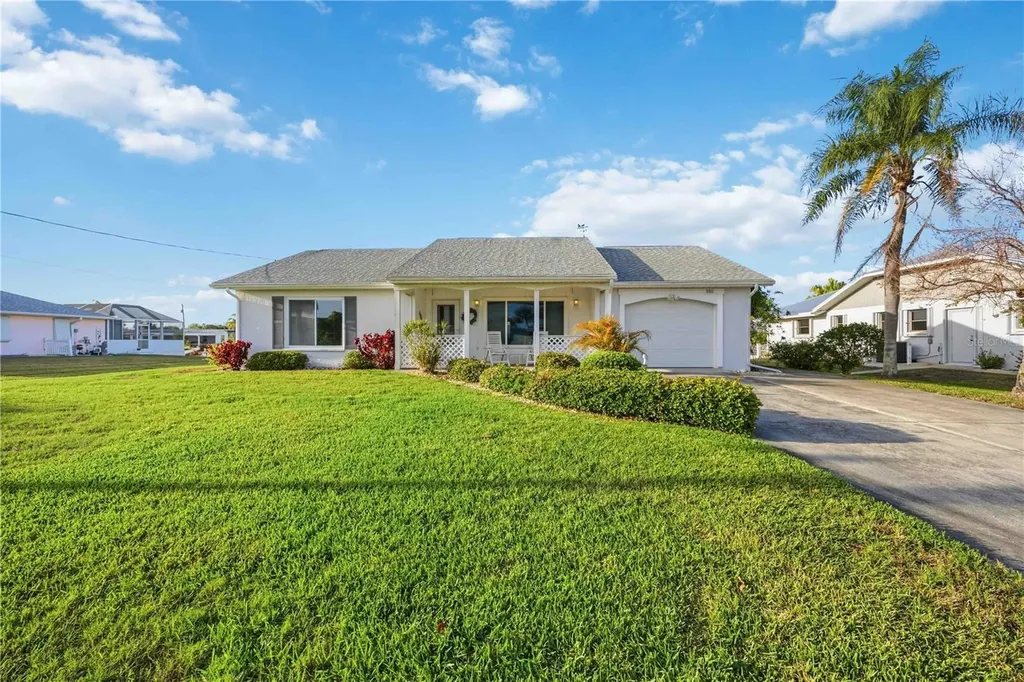 886 E 4th Street Englewood FL 34223