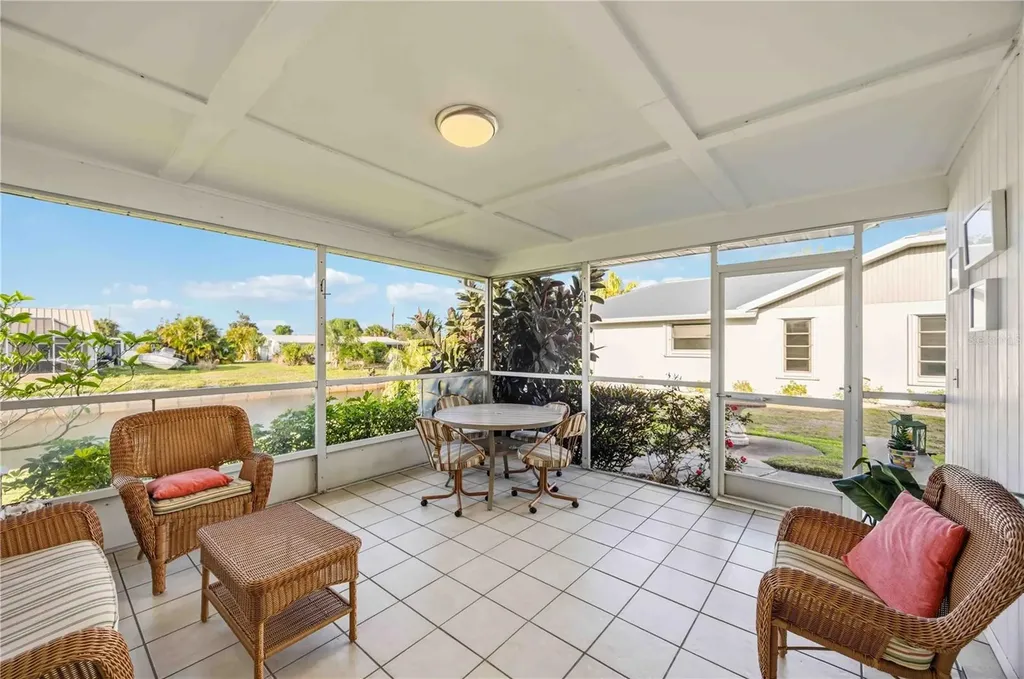 886 E 4th Street Englewood FL 34223