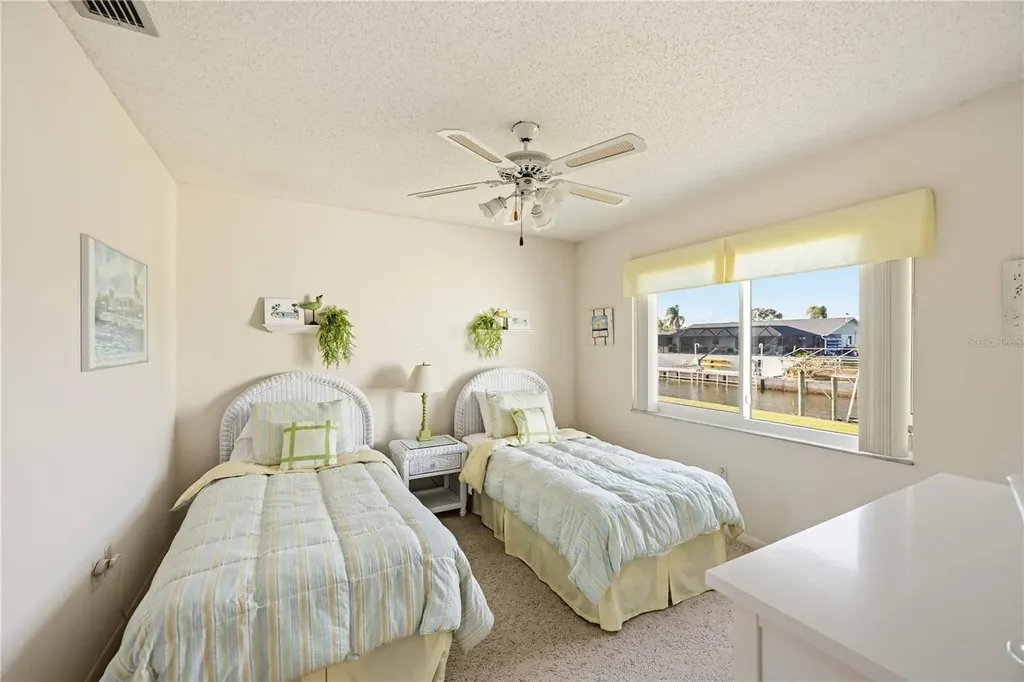 886 E 4th Street Englewood FL 34223