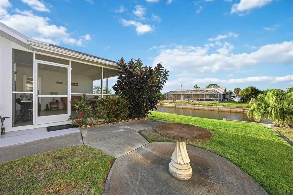 886 E 4th Street Englewood FL 34223
