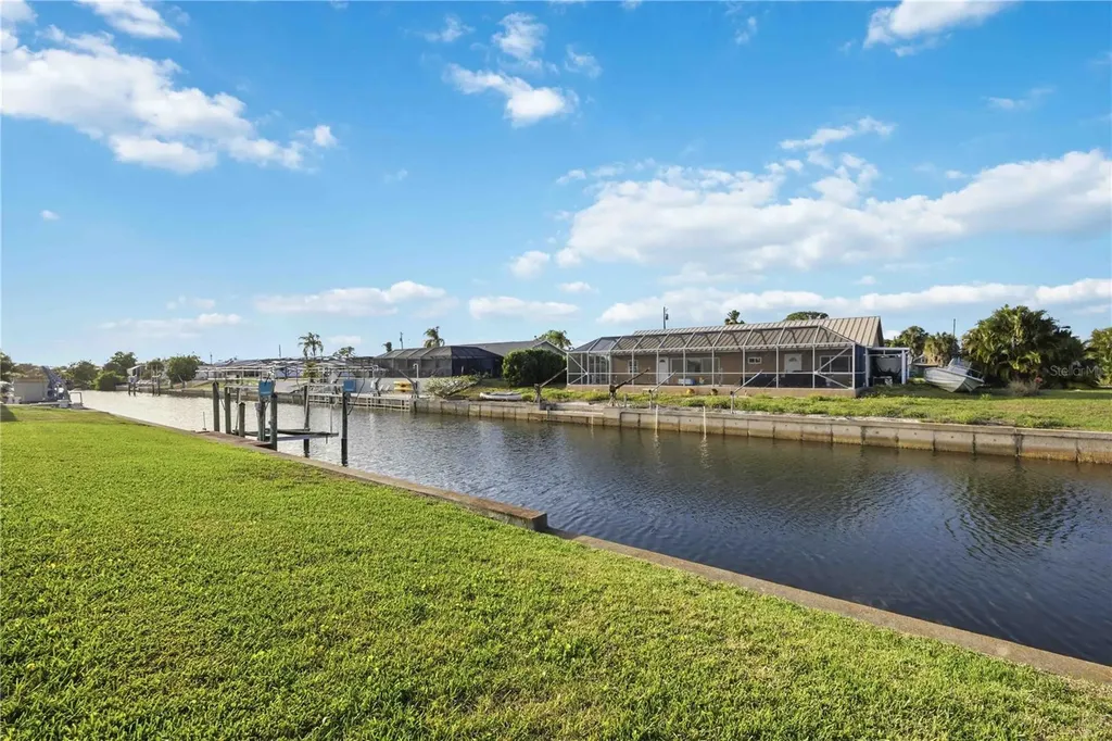 886 E 4th Street Englewood FL 34223