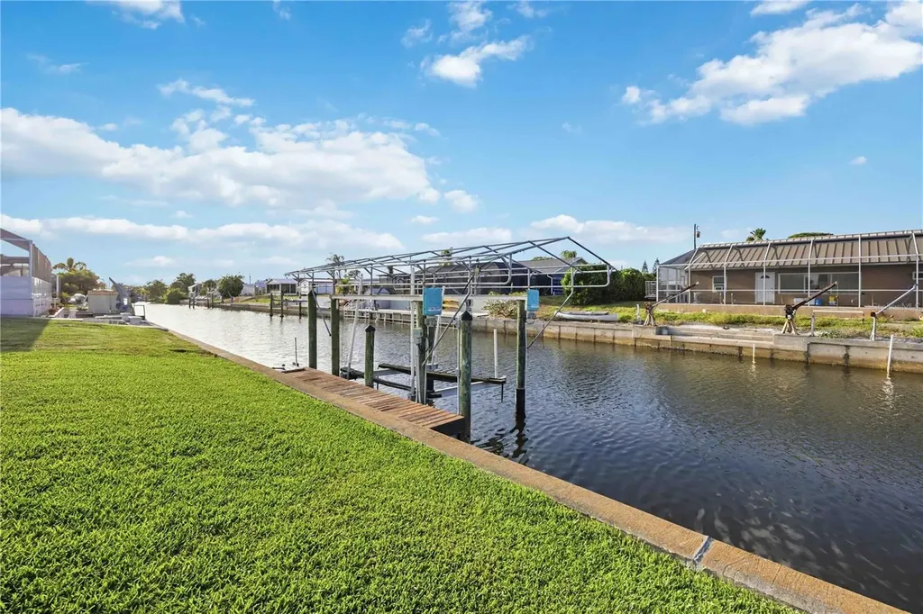 886 E 4th Street Englewood FL 34223
