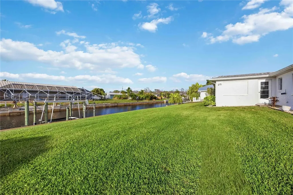 886 E 4th Street Englewood FL 34223