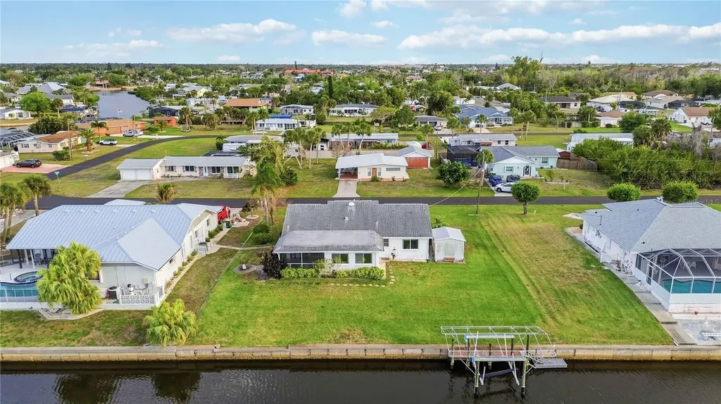 886 E 4th Street Englewood FL 34223