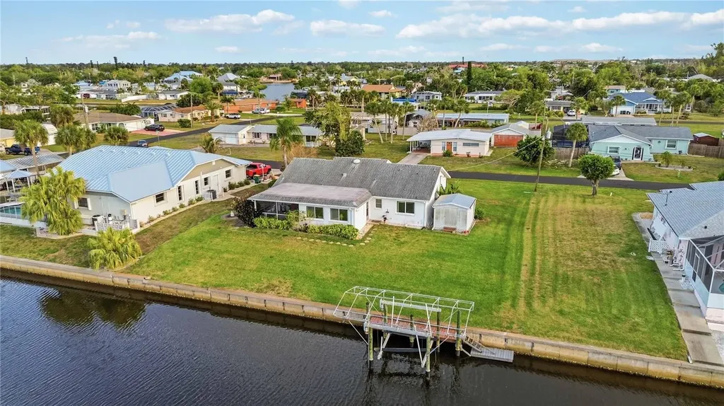 886 E 4th Street Englewood FL 34223