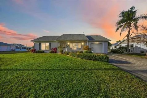 886 E 4th Street Englewood FL 34223