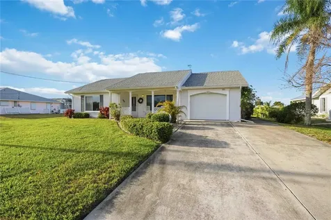 886 E 4th Street Englewood FL 34223