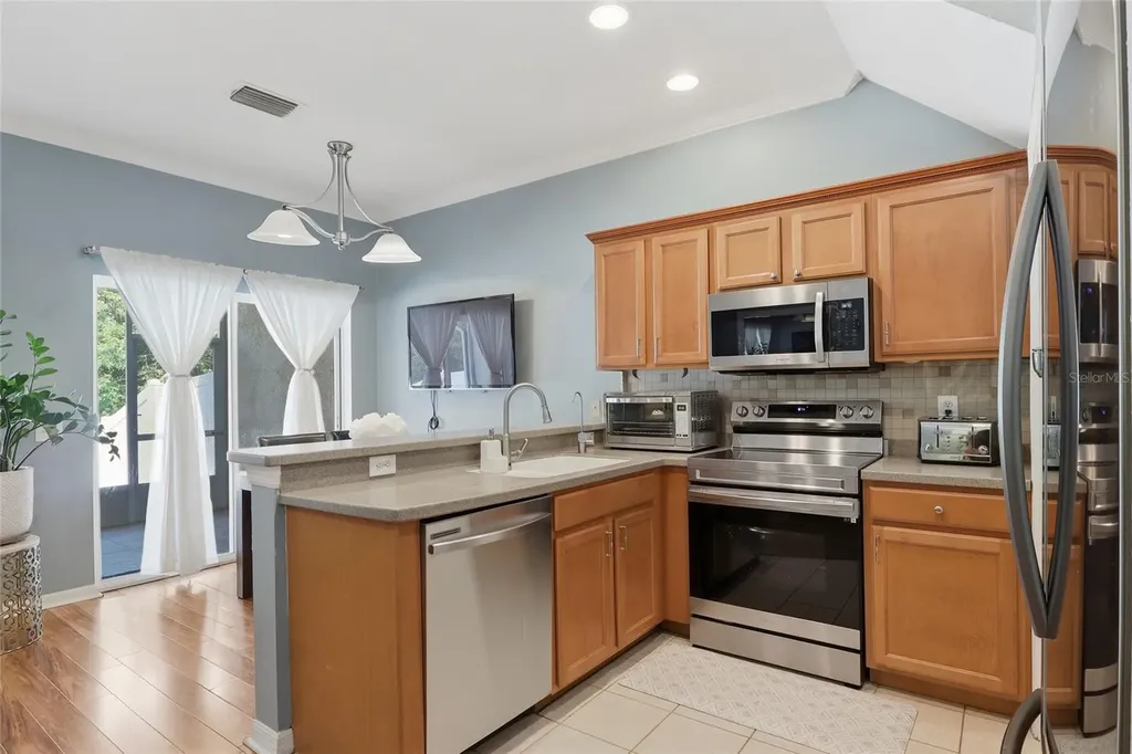 542 Black Lion Drive NE St Petersburg FL 33716