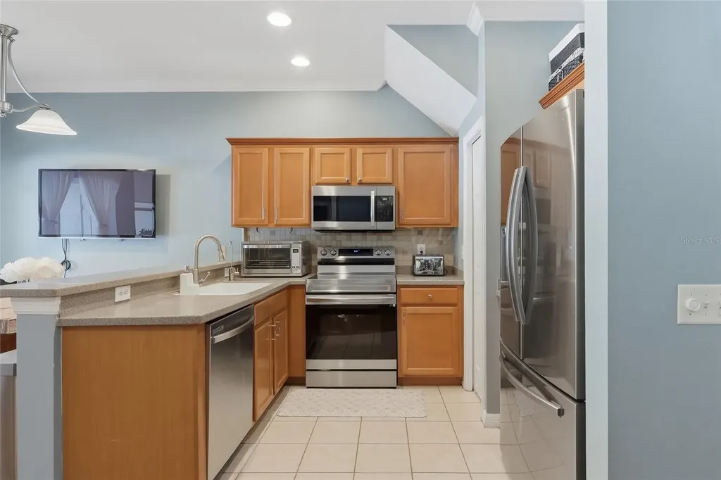542 Black Lion Drive NE St Petersburg FL 33716
