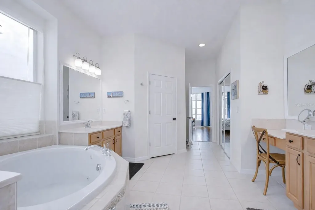 5725 Eaglemount Circle Lithia FL 33547
