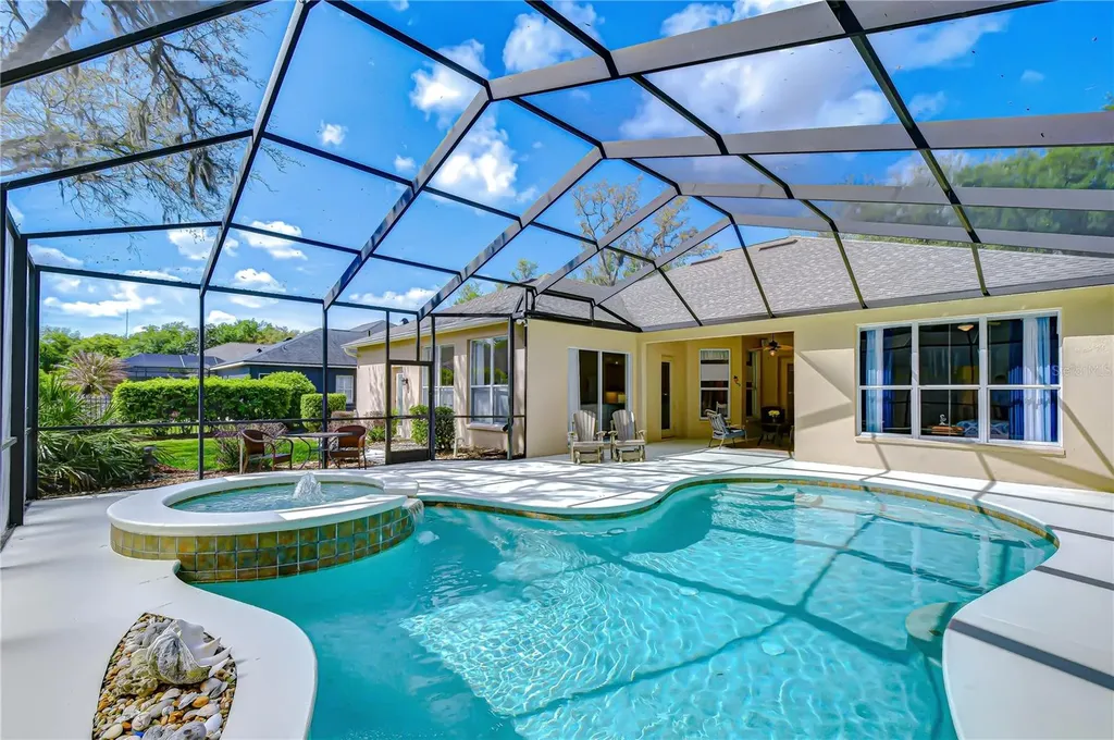 5725 Eaglemount Circle Lithia FL 33547