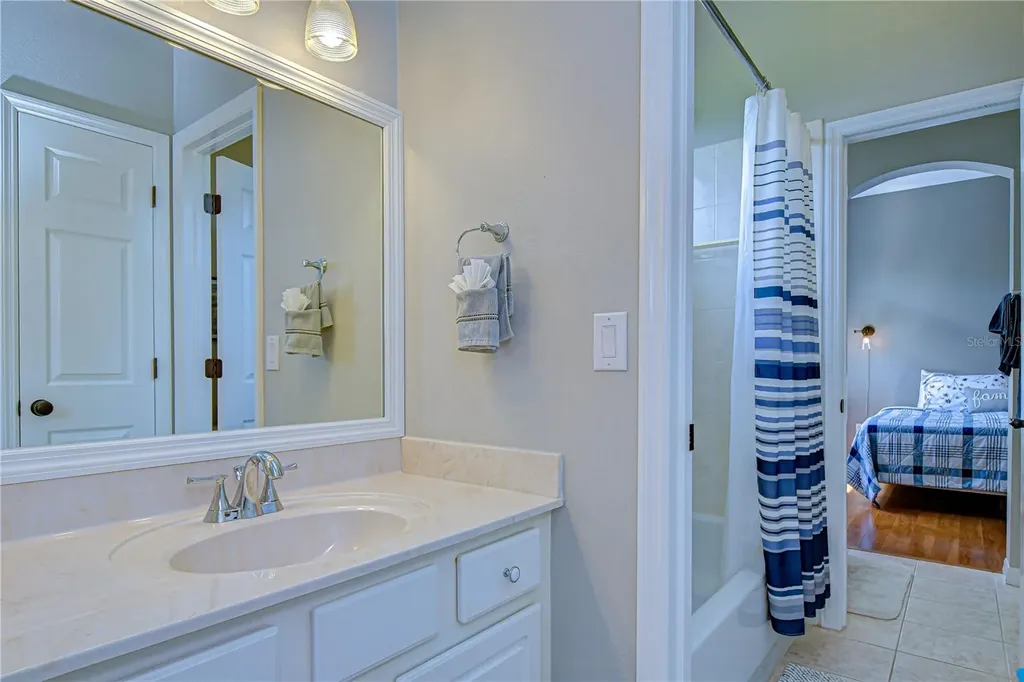 5725 Eaglemount Circle Lithia FL 33547