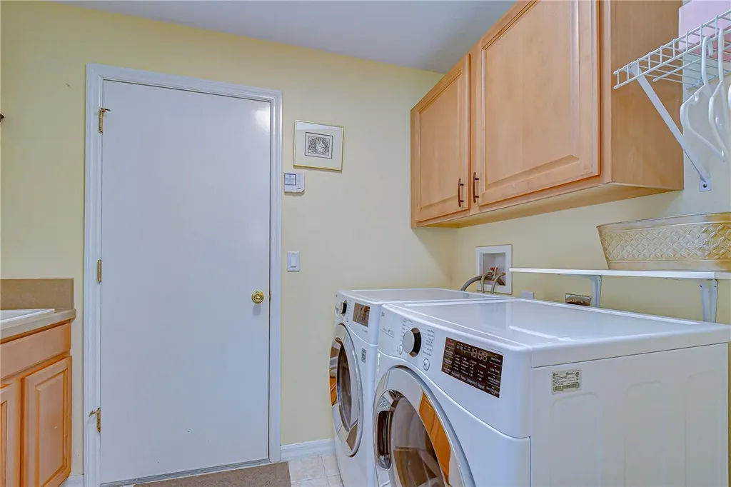 5725 Eaglemount Circle Lithia FL 33547