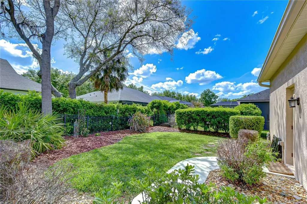 5725 Eaglemount Circle Lithia FL 33547