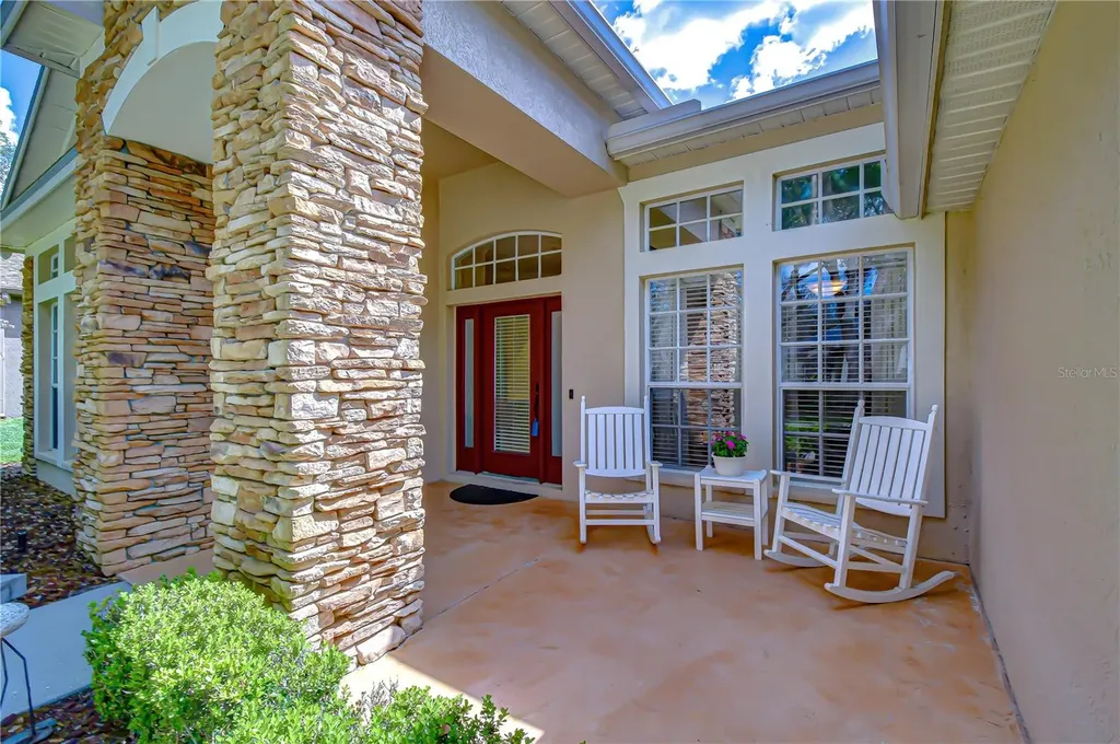 5725 Eaglemount Circle Lithia FL 33547