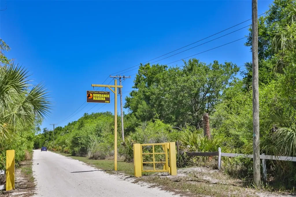1710 Surrey Trail Wimauma FL 33598