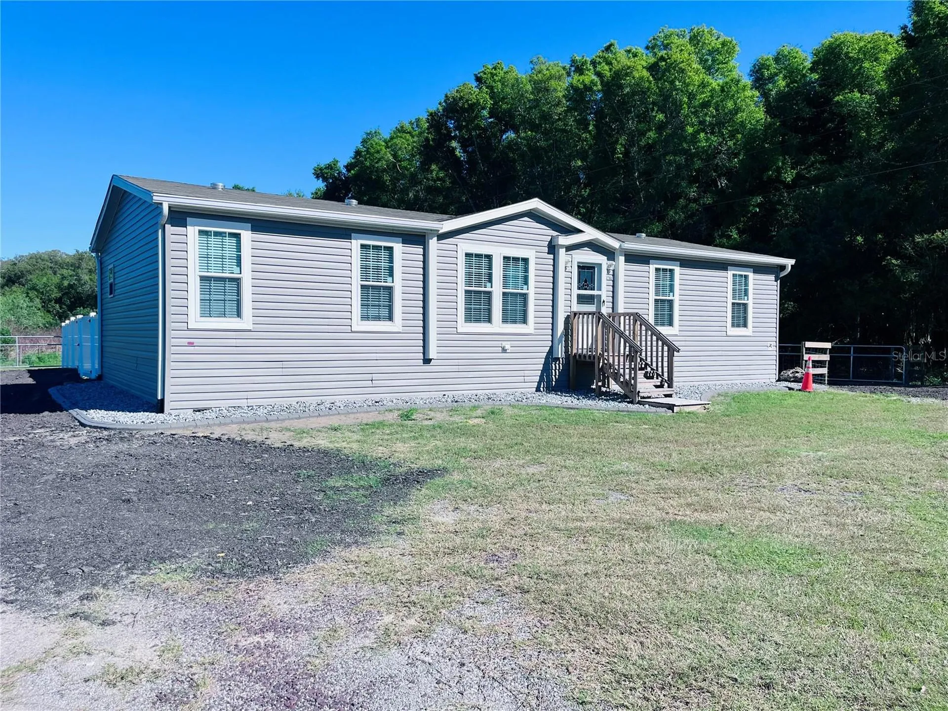 27020 Bloomfield Avenue Yalaha FL 34797