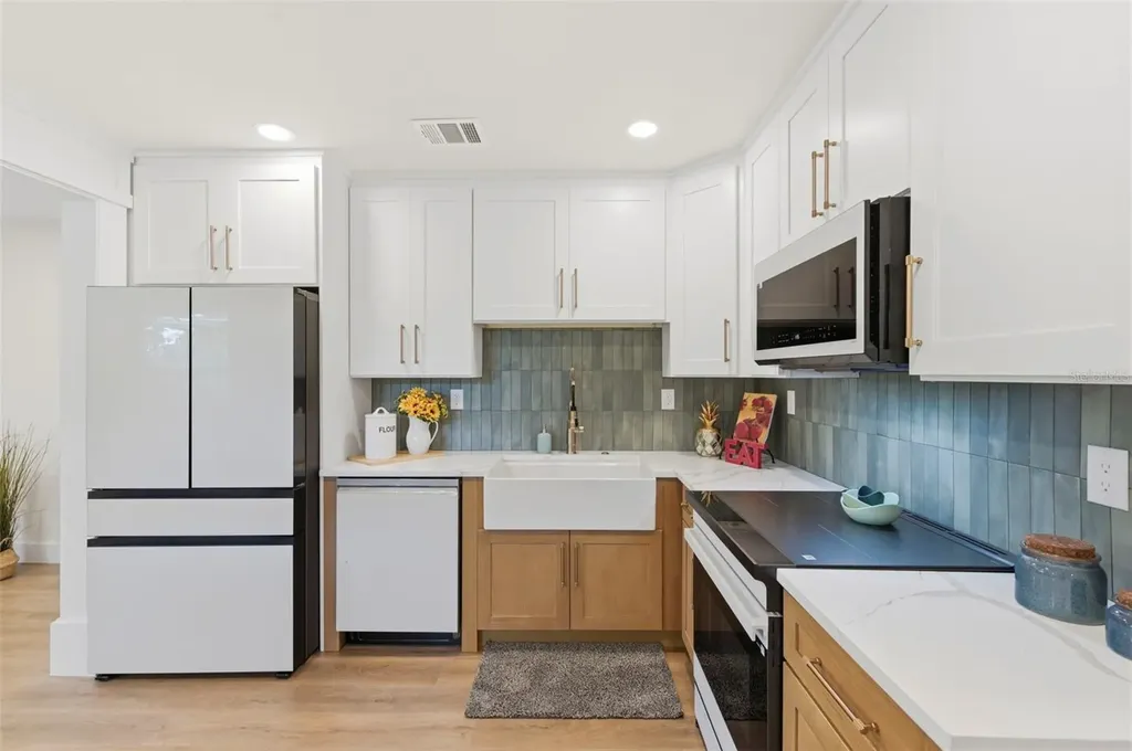 8051 26th Avenue N St Petersburg FL 33710