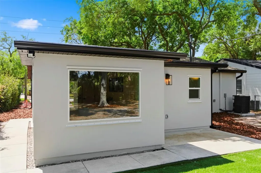 8051 26th Avenue N St Petersburg FL 33710