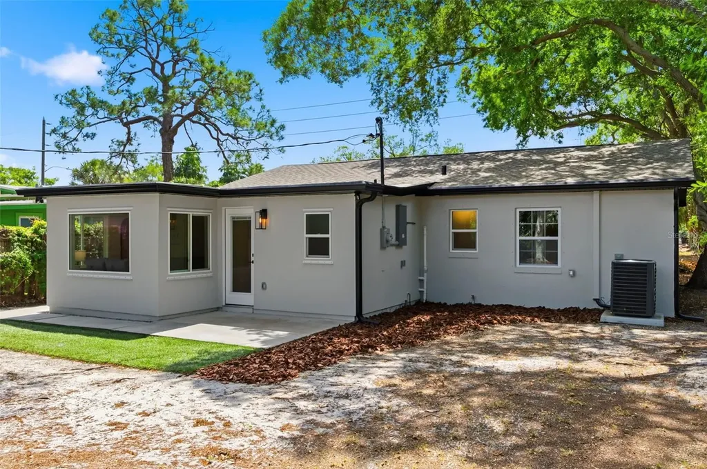 8051 26th Avenue N St Petersburg FL 33710