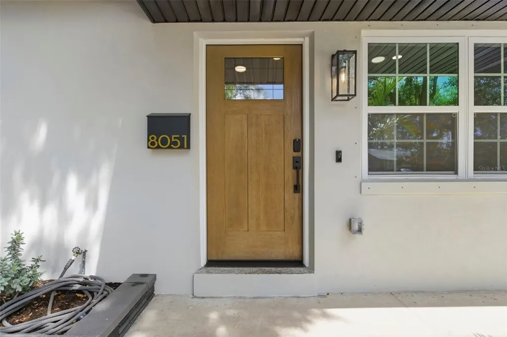8051 26th Avenue N St Petersburg FL 33710