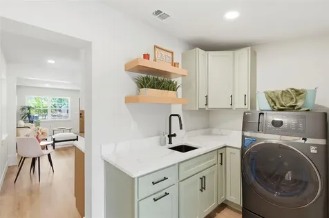 8051 26th Avenue N St Petersburg FL 33710