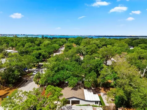 8051 26th Avenue N St Petersburg FL 33710