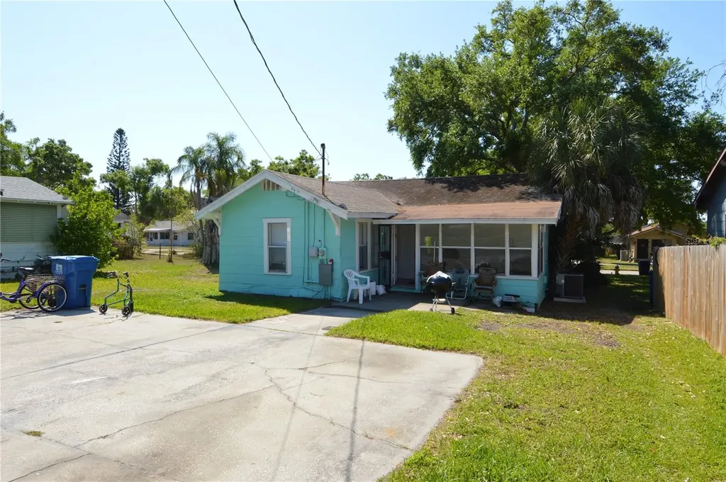 2351 25th Avenue S St Petersburg FL 33712