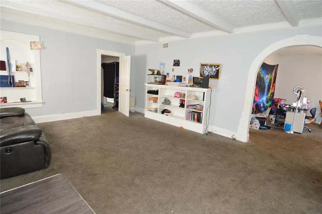 811 18th Avenue S St Petersburg FL 33705