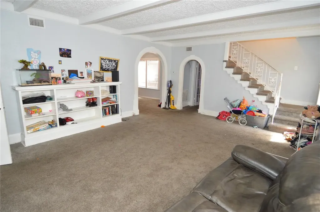 811 18th Avenue S St Petersburg FL 33705