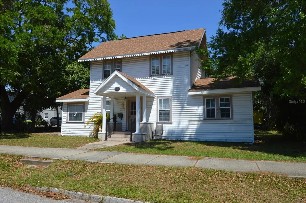 811 18th Avenue S St Petersburg FL 33705