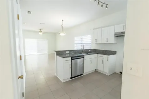 7457 Oxford Garden Circle Apollo Beach FL 33572