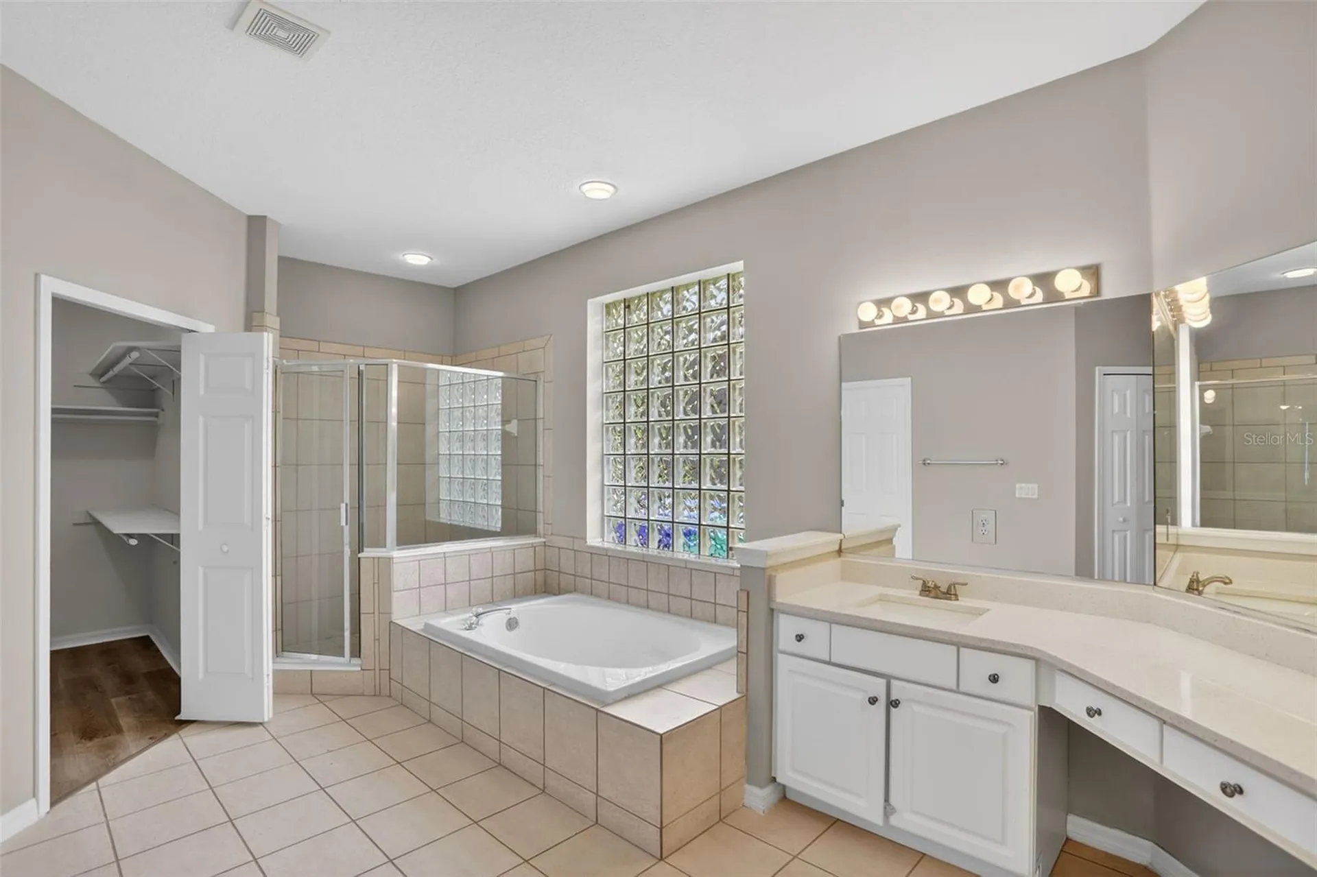8852 Great Cove Drive Orlando FL 32819