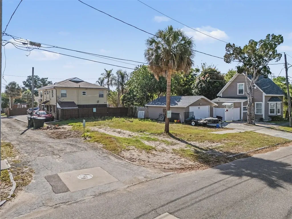 1816 10th Street S St Petersburg FL 33705